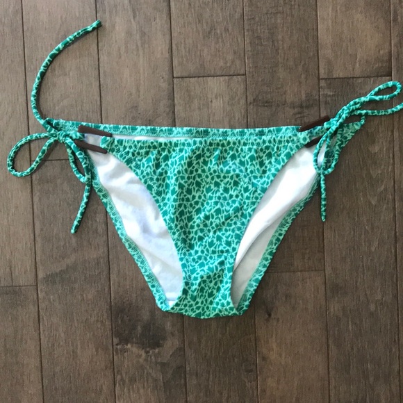 New Victoria’s Secret green bikini - Picture 3 of 9